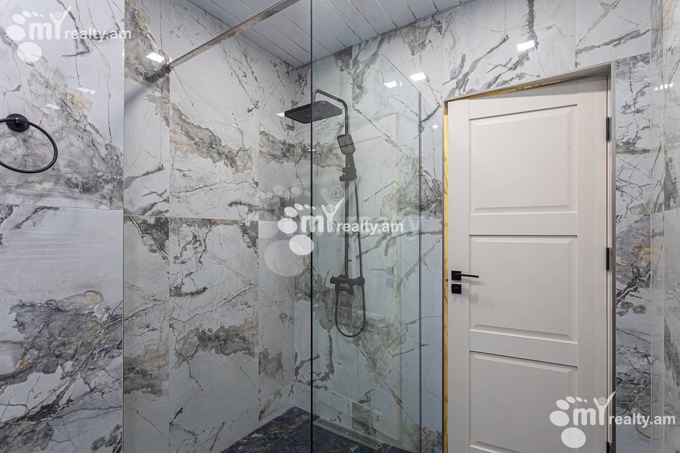 Купить 2 комнатную квартиру Антараин ул, Центр Ереван, 153904