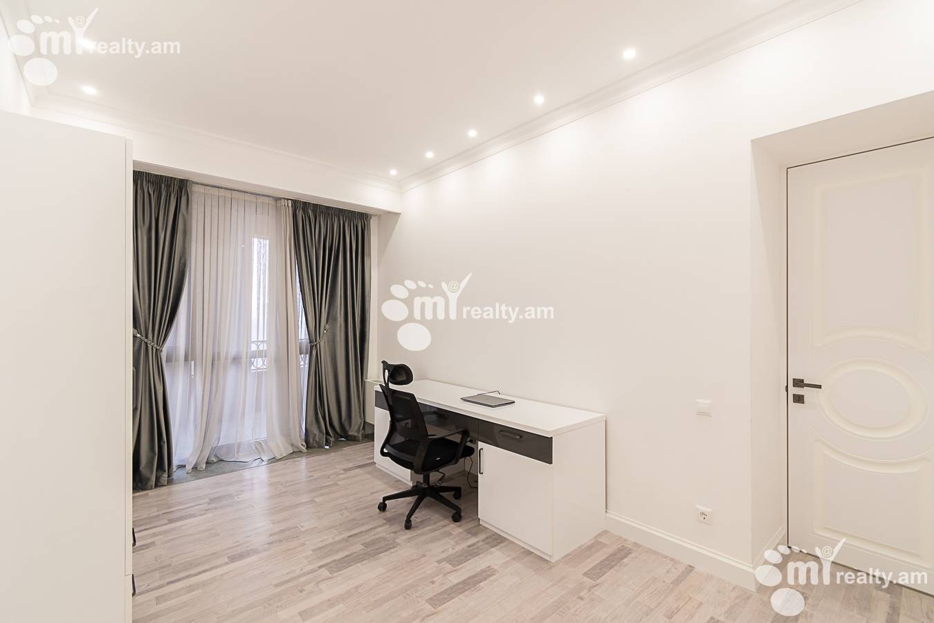 Купить 5 комнатную квартиру Сасна Црер ул., Давташен Ереван, 143122