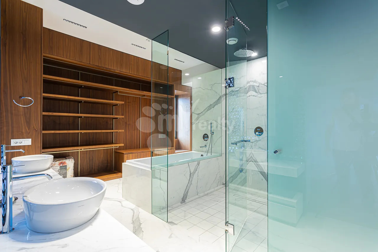 4 սենյականոց բնակարան  Պուշկինի փող, Կենտրոն Երևան, 157582