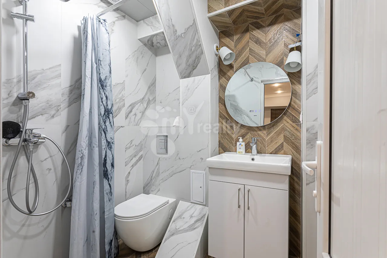 3 bedroom apartment for rent Saryan St, Center Yerevan, 161926