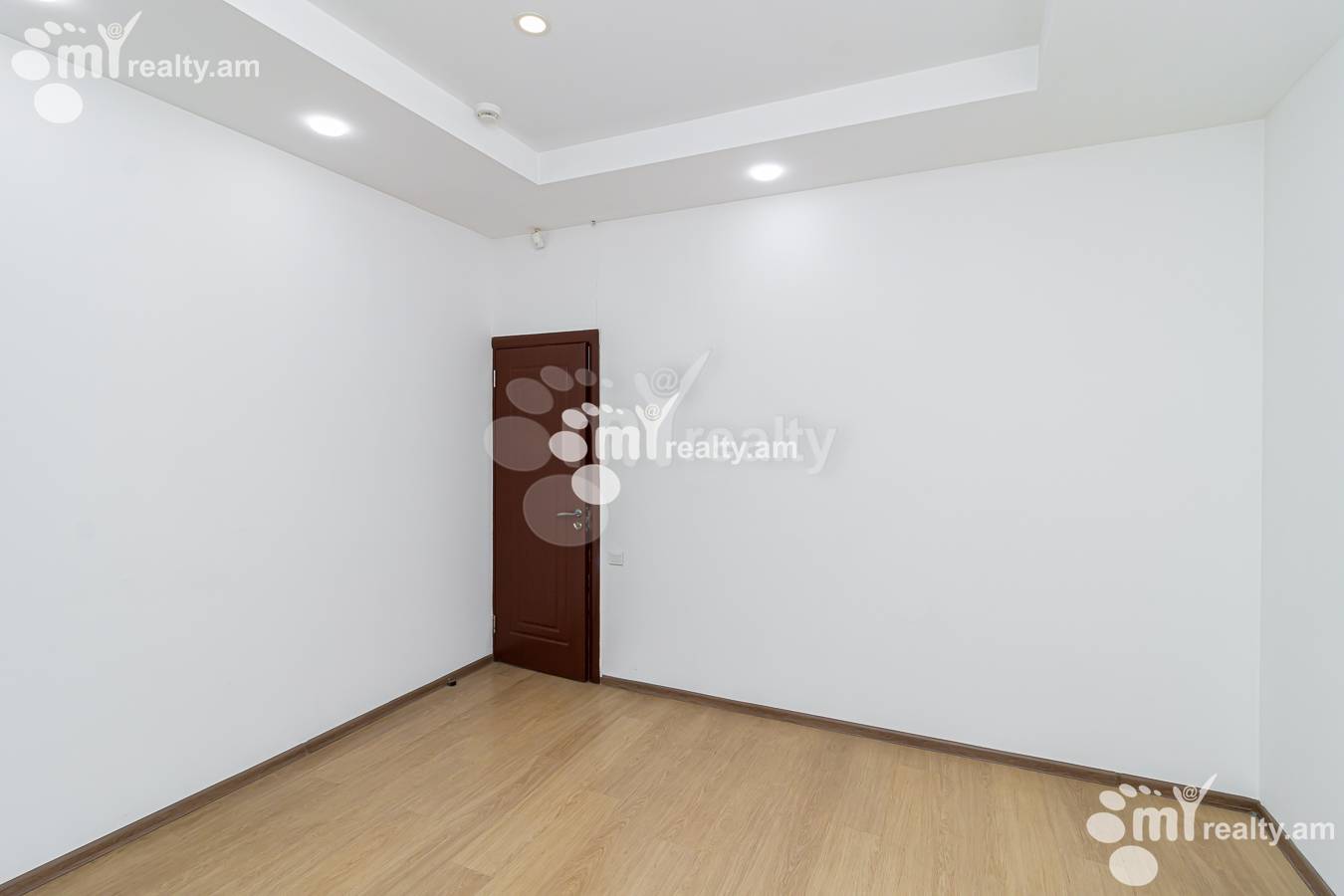 Commercial for sale خیابان هامباردزومیان, عربگیر ایروان, 155322