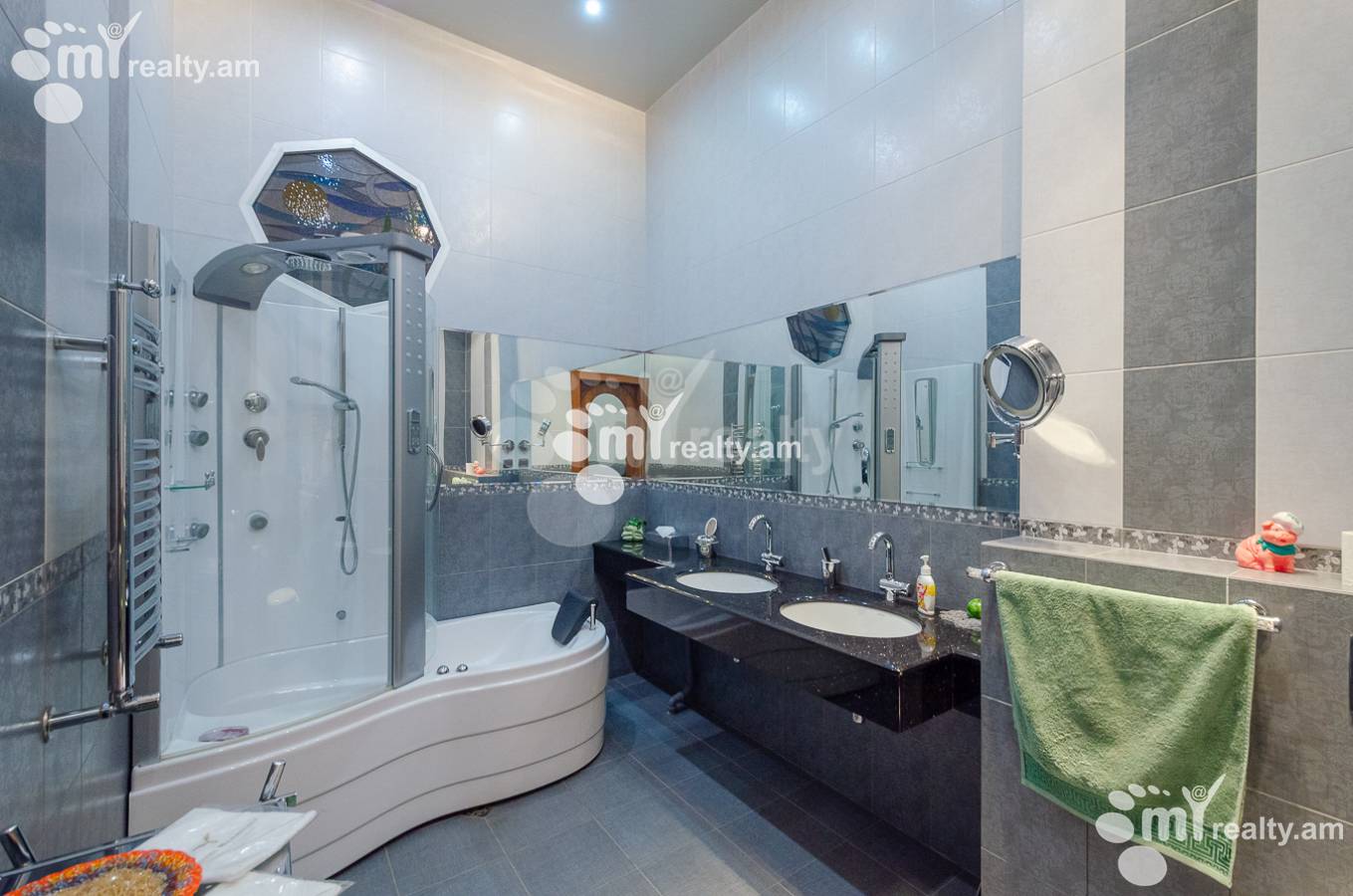 4 bedroom apartment for sale rue d'Abovyan, Center Yerevan, 137115