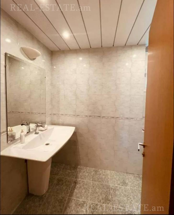 Купить 3 комнатную квартиру Амирян ул, Центр Ереван, 139700