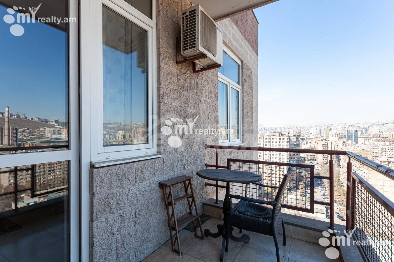 3 սենյականոց բնակարան  Ռոստոմի փող, Կենտրոն Երևան, 154973