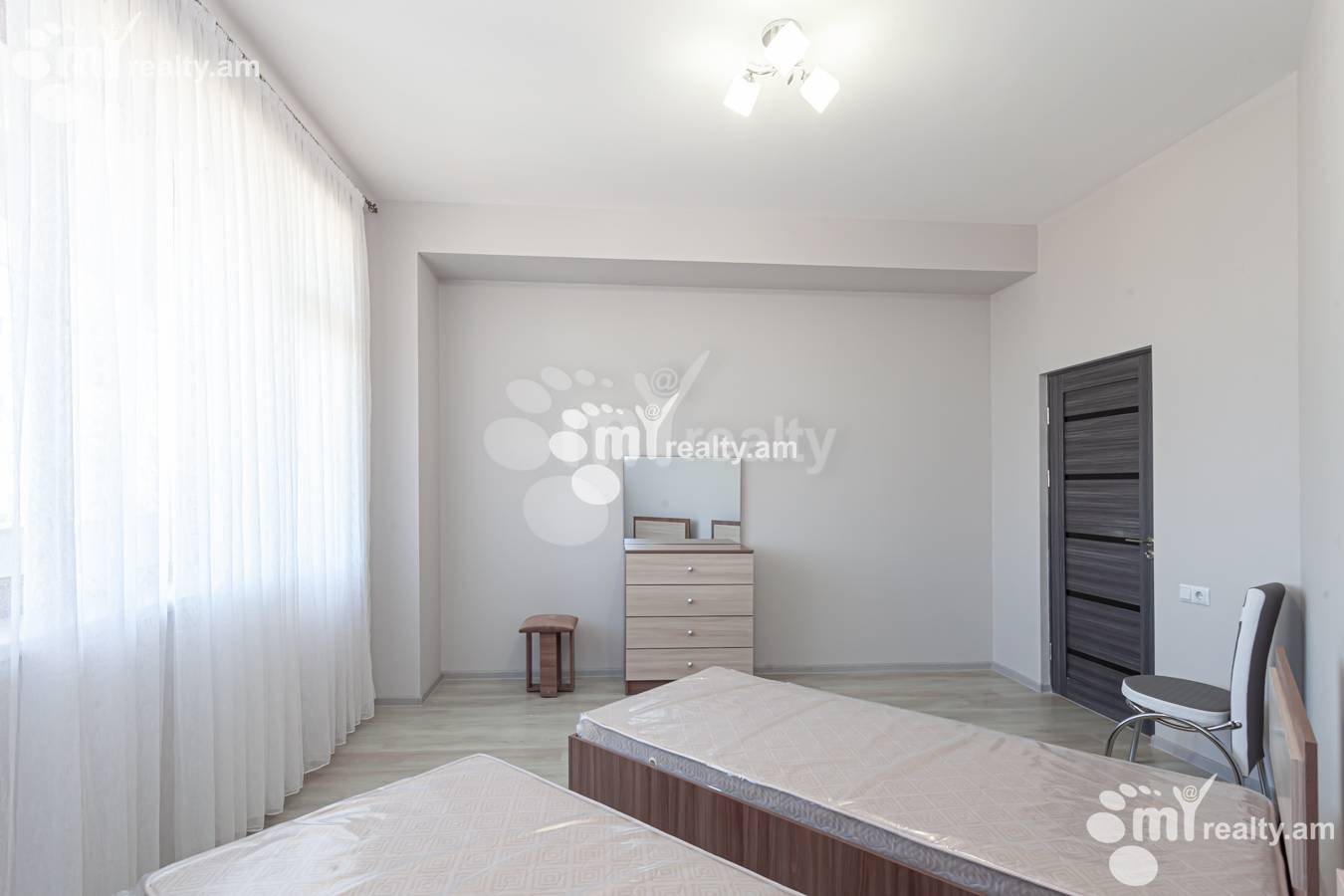 Снять 3 комнатную квартиру Айрик Мурадян улица, Арабкир Ереван, 150427