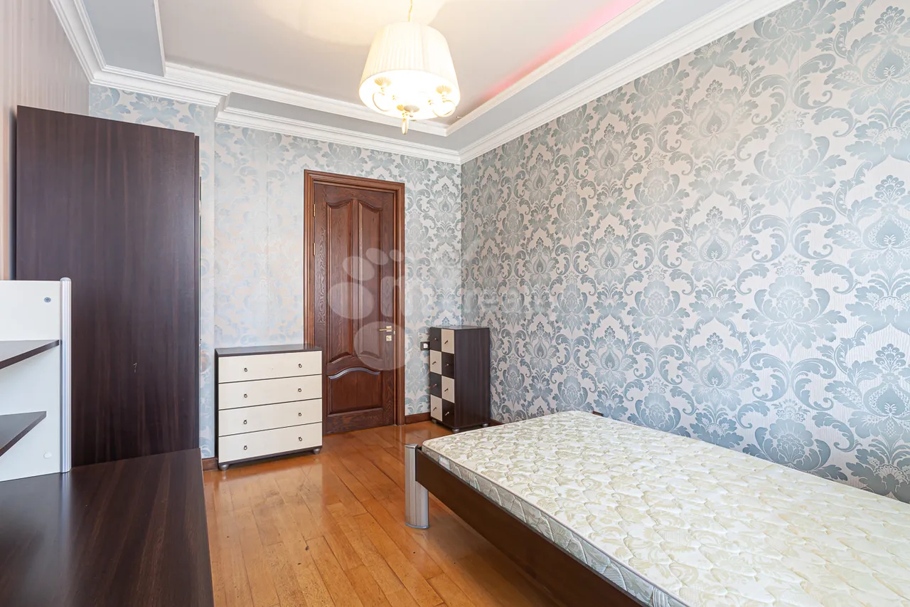 4 bedroom apartment for rent Vardanants St, Center Yerevan, 161364