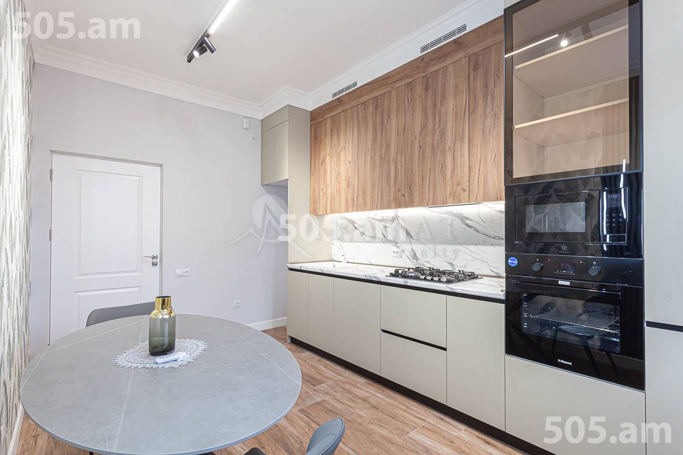 4 bedroom apartment for sale M․ Melqonyan str, Center Yerevan, 155077