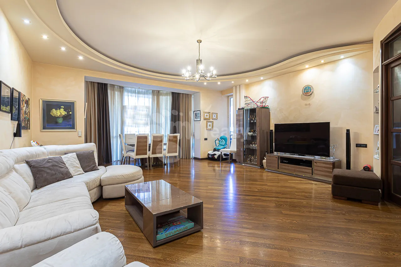3 bedroom apartment for sale rue d'Amiryan, Center Yerevan, 160794