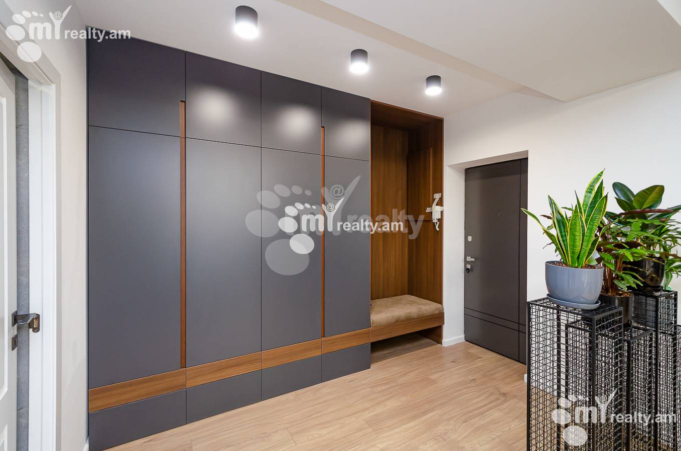 3 սենյականոց բնակարան  Օրբելի Եղբայրների փող, Արաբկիր Երևան, 142936