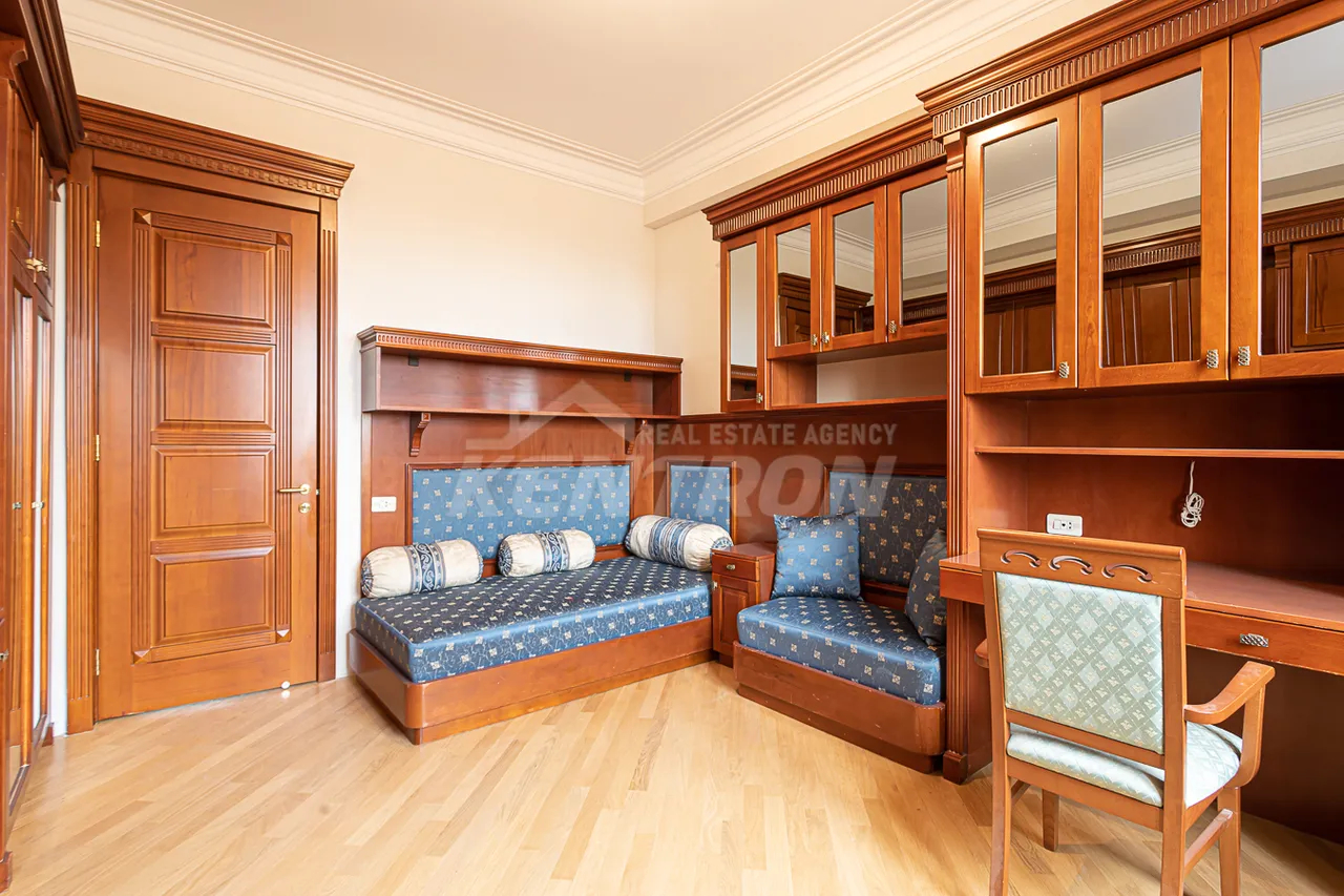 3 bedroom apartment for sale Vardanants St, Center Yerevan, 157553
