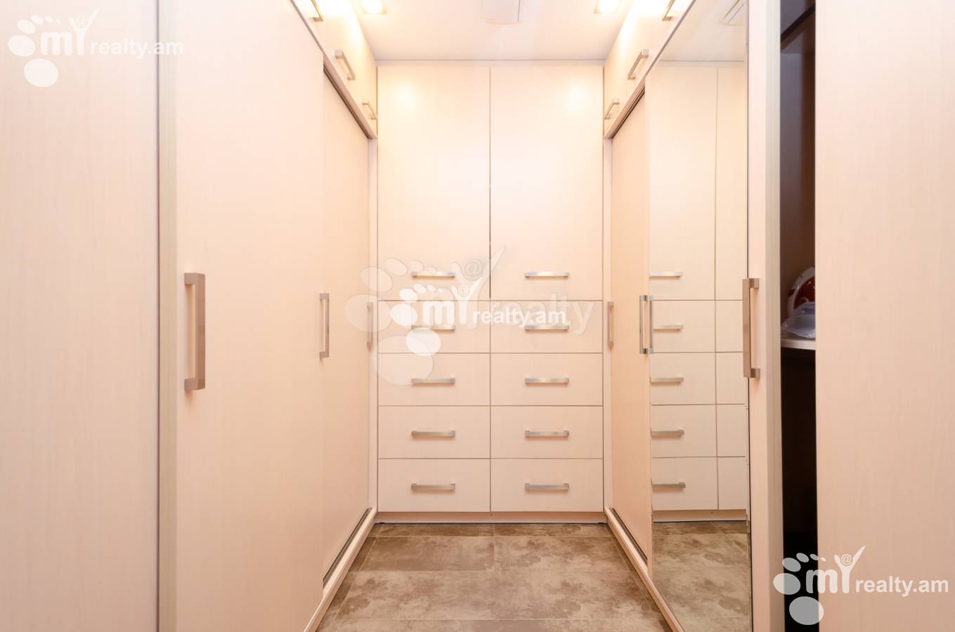 3 սենյականոց բնակարան վարձով Հյուսիսային պող, Կենտրոն Երևան, 149037