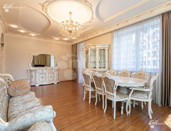 varcov-bnakaran-norakaruycum/4-senyakanoc/Northern+%28Hyusisayin%29++Ave/Center/Yerevan