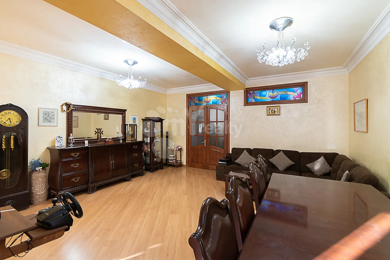 4 bedroom apartment for sale خیابان هین اِرِوانتسی, مرکز شهر ایروان, 159857