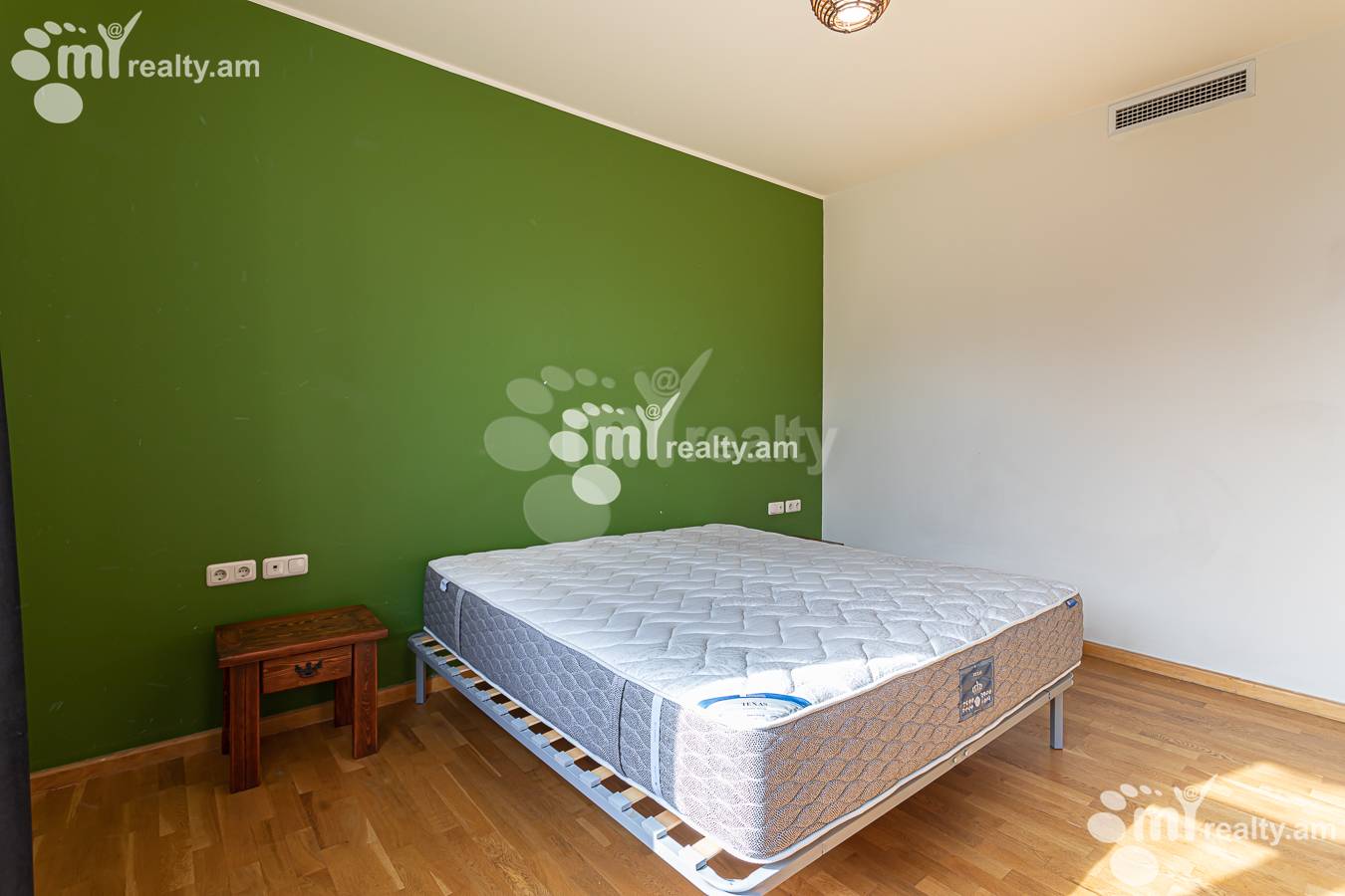 3 bedroom apartment for rent Antarayin St, Center Yerevan, 157028