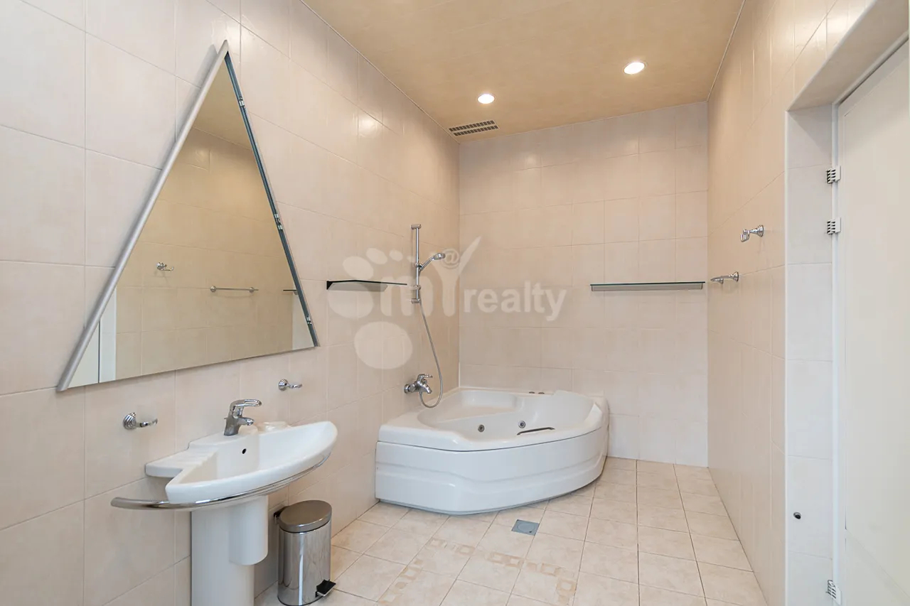 4 bedroom apartment for rent خیابان و. واقارشیان, عربگیر ایروان, 160166