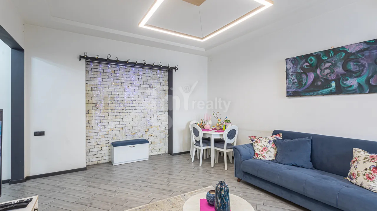 2 bedroom apartment for sale خیابان م. خورِناتسی, مرکز شهر ایروان, 160015