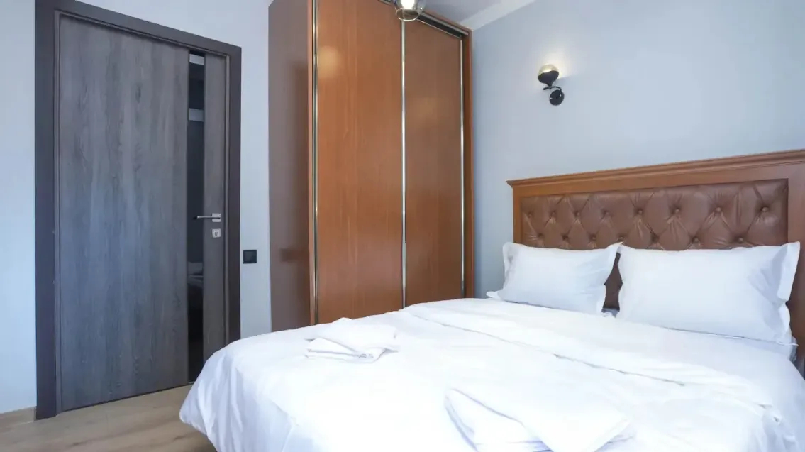 3 bedroom apartment for rent Amiryan St, Center Yerevan, 157659