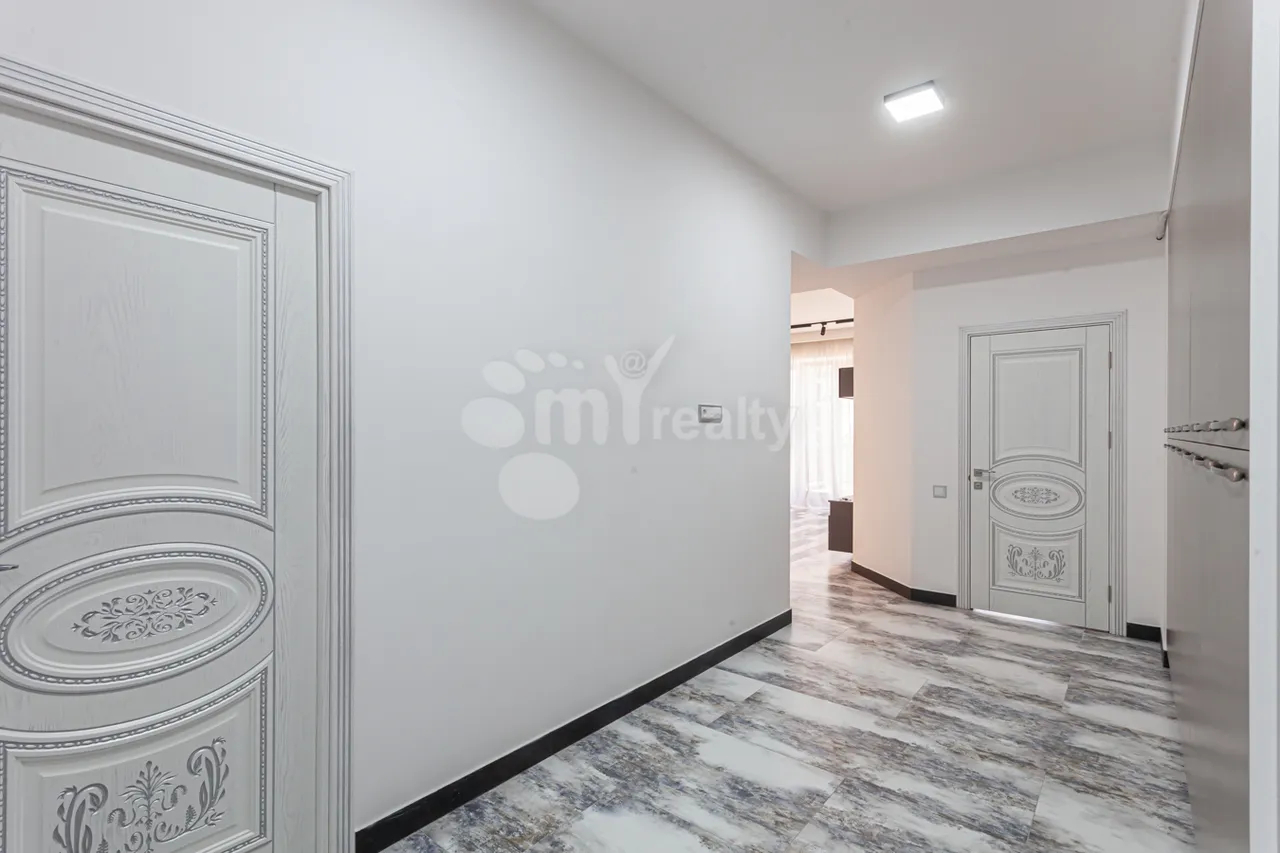 Снять 3 комнатную квартиру Паронян ул, Центр Ереван, 157980