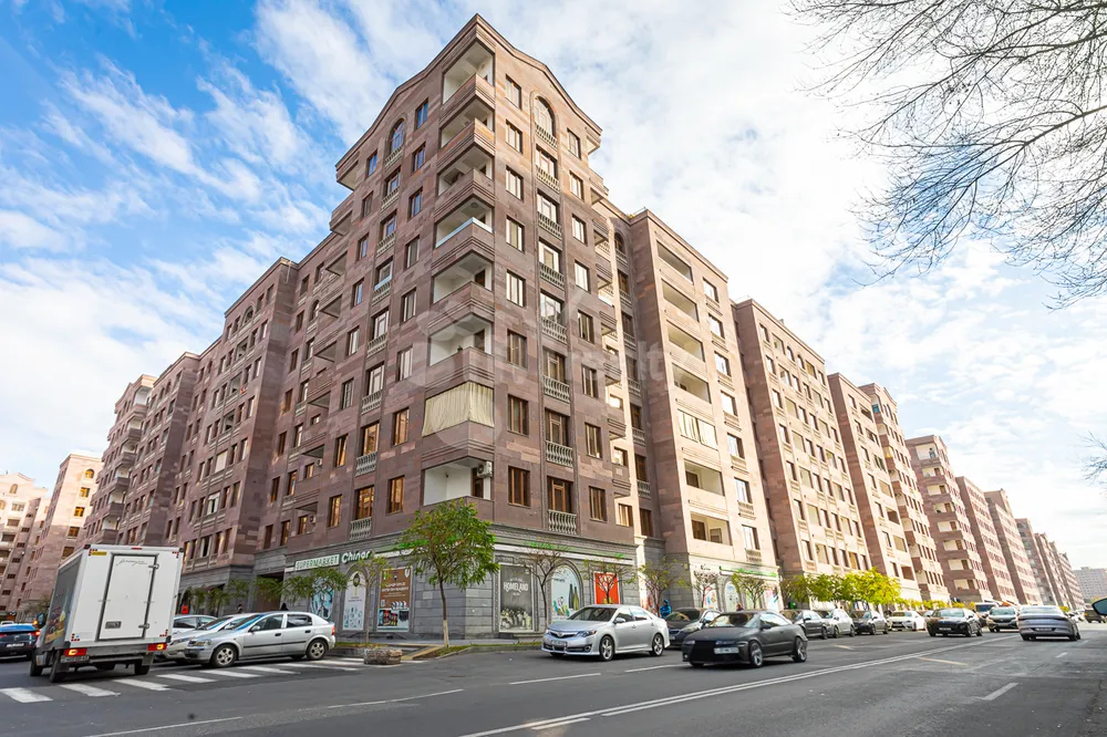 varcov-bnakaran-norakaruycum/2-senyakanoc/Adonts+St/Arabkir/Yerevan