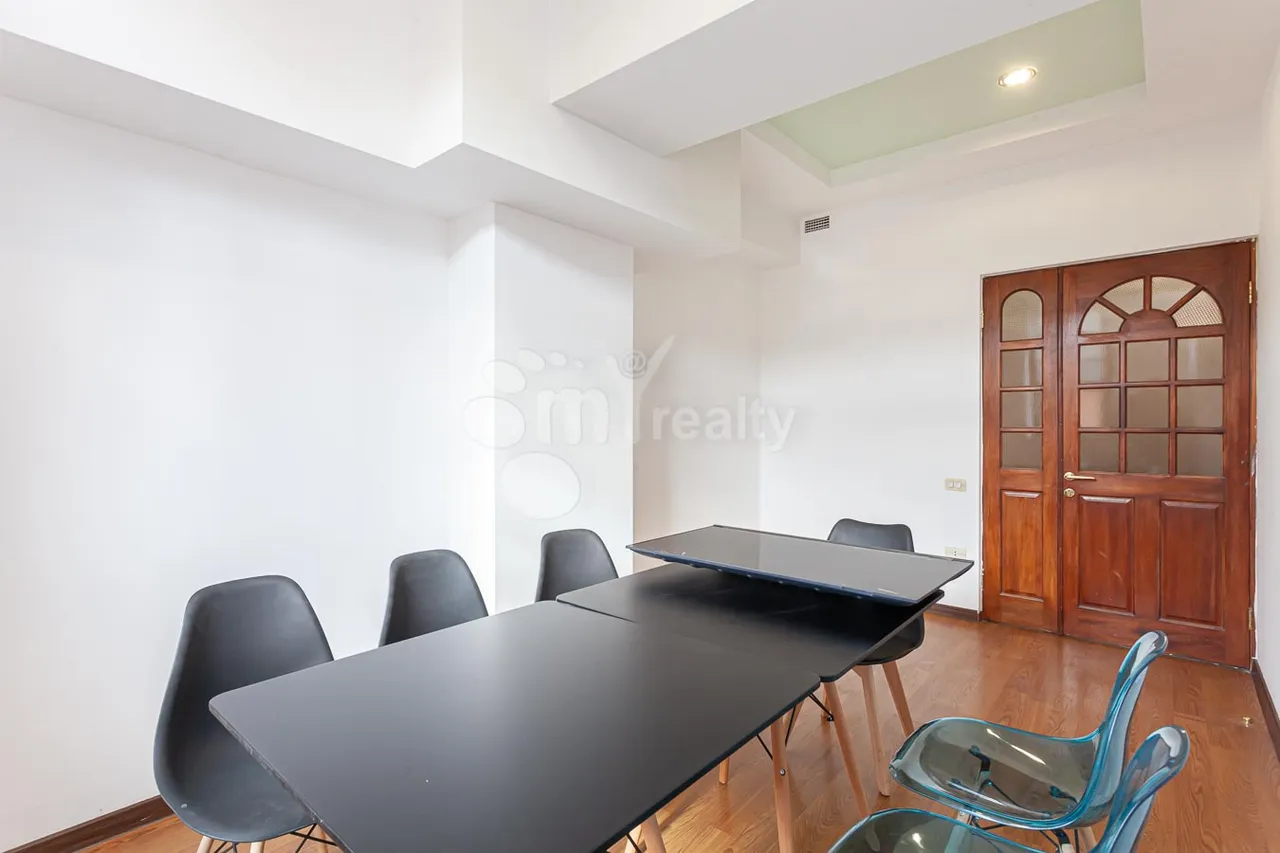 3 bedroom apartment for sale rue d'Abovyan, Center Yerevan, 157552