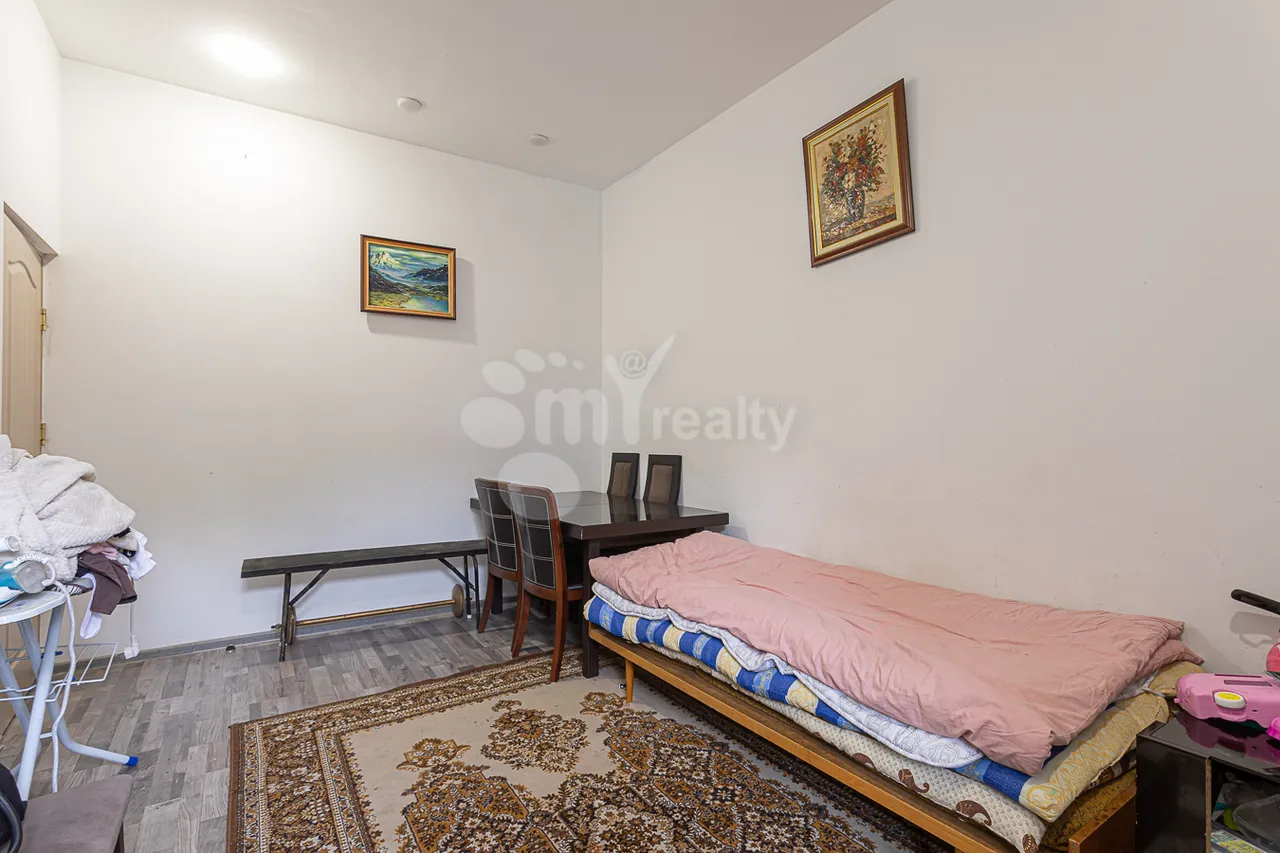 4 bedroom apartment for sale Hanrapetutyan St, Center Yerevan, 159015