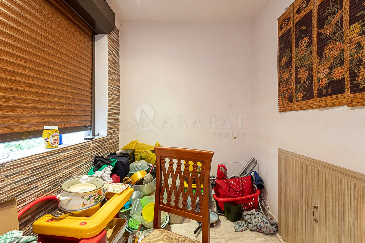 3 bedroom apartment for sale خیابان ابوویان, مرکز شهر ایروان, 157548