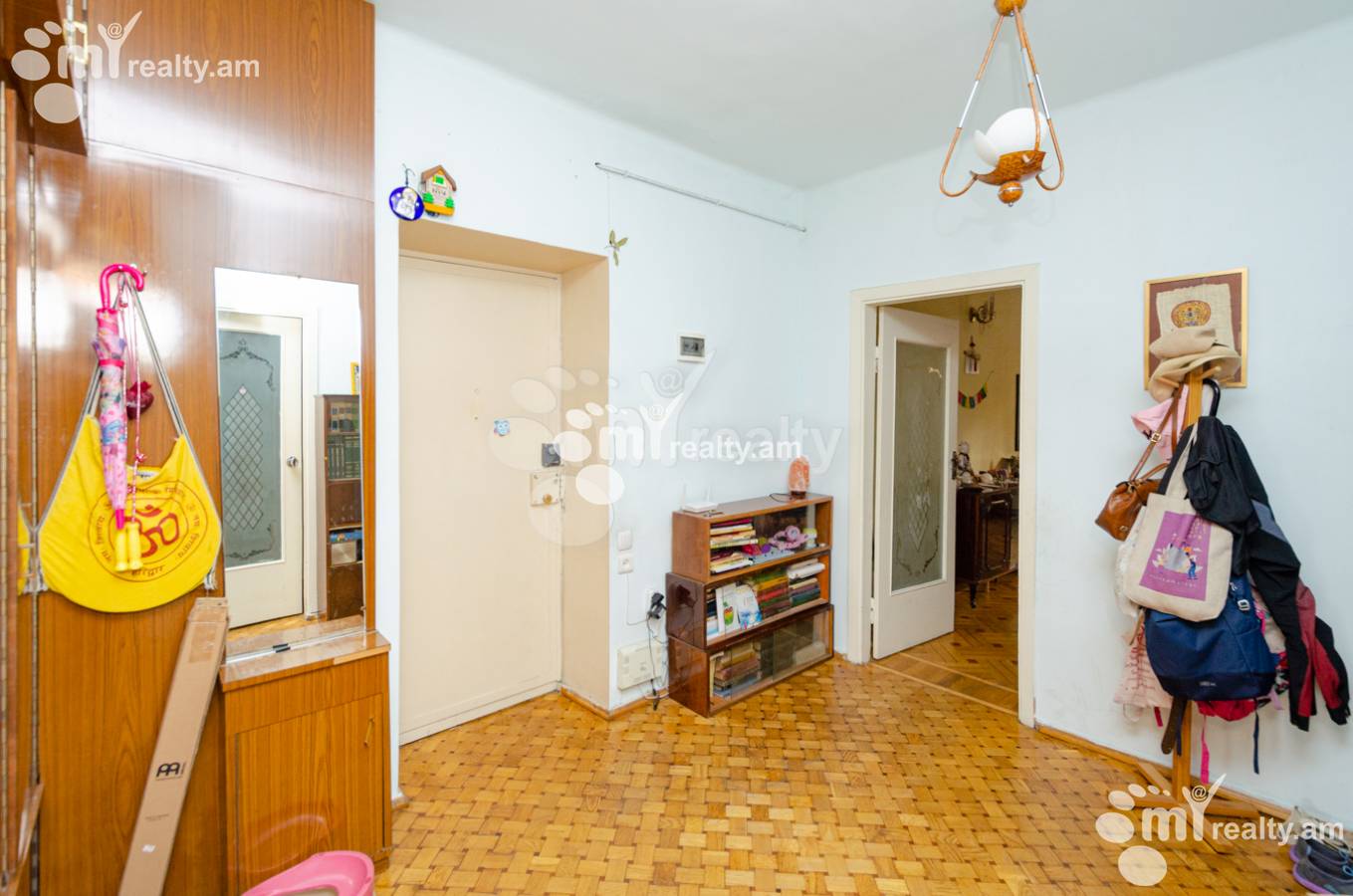 Купить 3 комнатную квартиру Хазар Парпеци ул, Центр Ереван, 138355