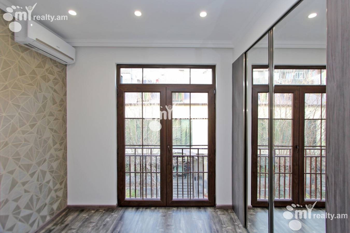 3 bedroom apartment for sale Saryan St, Center Yerevan, 140722