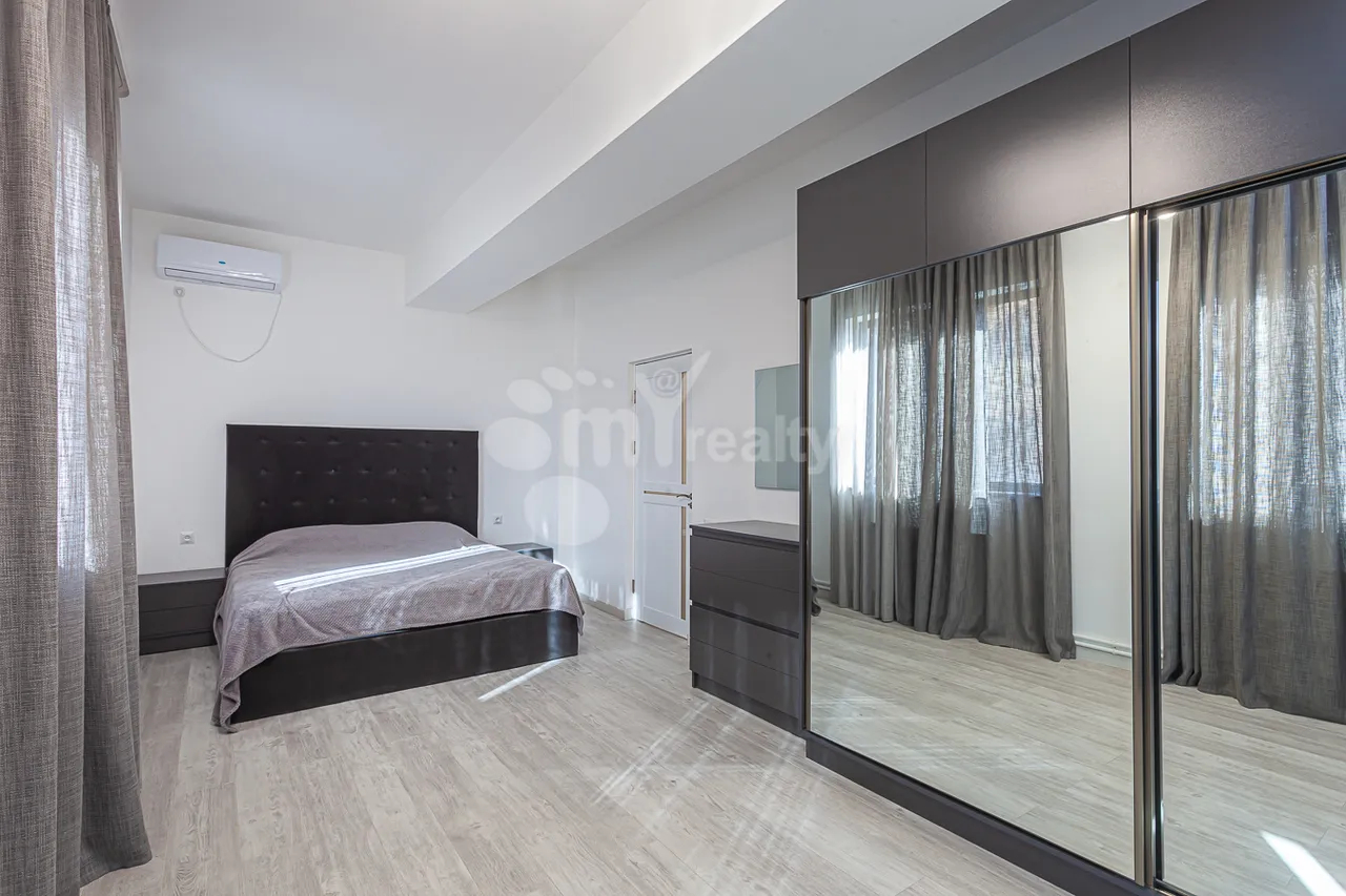4 bedroom apartment for sale Antarayin St, Center Yerevan, 157641
