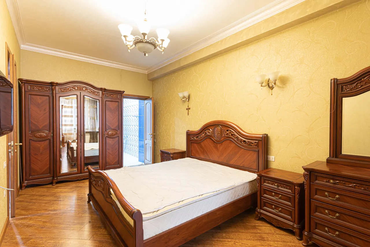 3 սենյականոց բնակարան վարձով Հին երևանցու փող, Կենտրոն Երևան, 159734