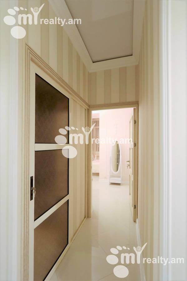 3 bedroom apartment for rent Abovyan St, Center Yerevan, 125985