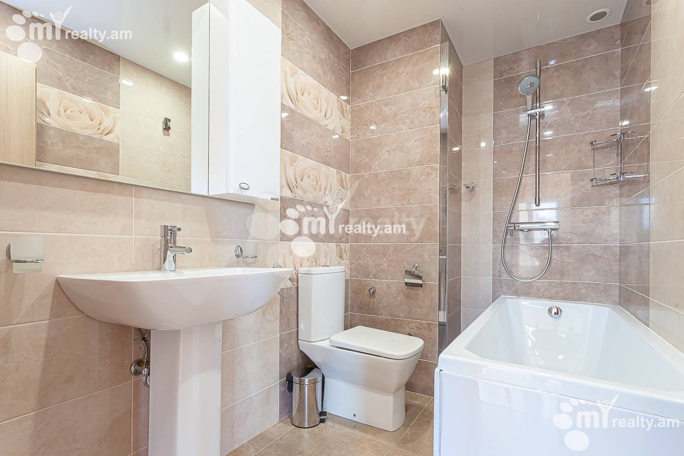 4 սենյականոց բնակարան  Լեոի փող, Կենտրոն Երևան, 153427