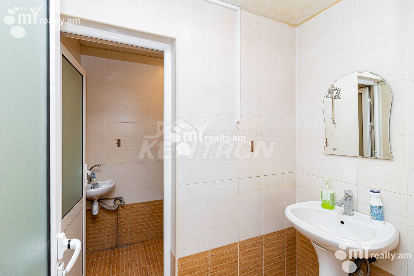 Снять коммерческoе помещение Корюн ул, Центр Ереван, 153681