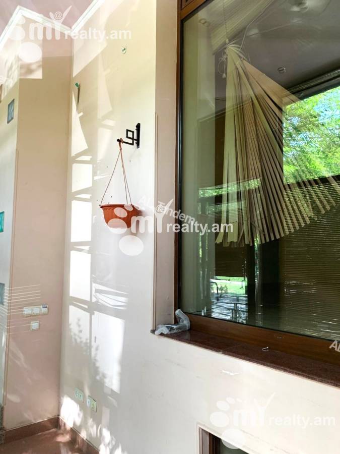 Commercial for rent خیابان کومیتاس, عربگیر ایروان, 156504