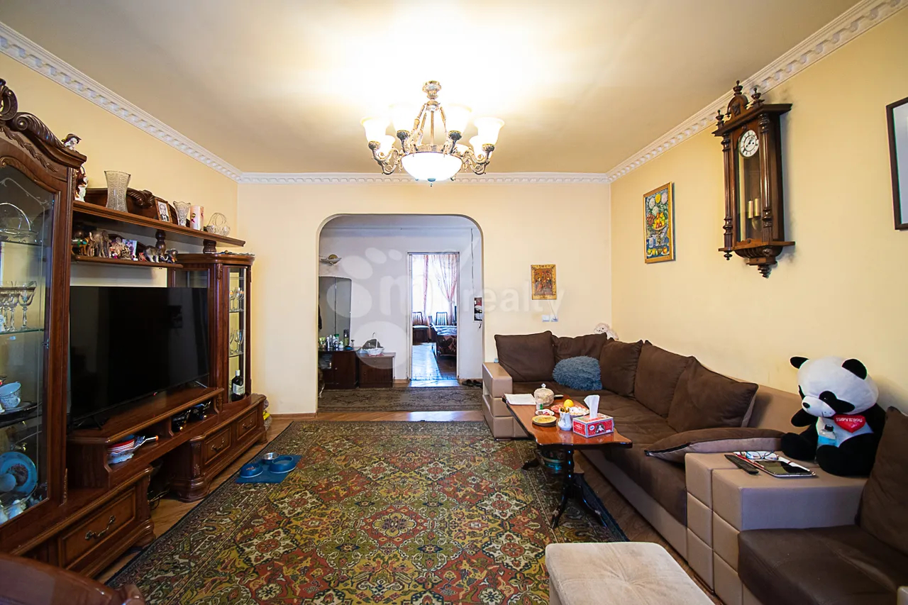 3 bedroom apartment for sale خیابان کیِفیان, عربگیر ایروان, 159578