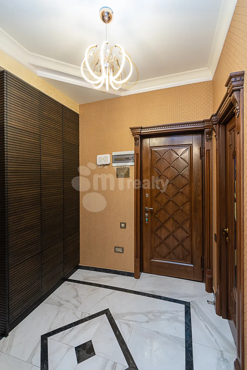 3 bedroom apartment for rent rue d'Amiryan, Center Yerevan, 161369
