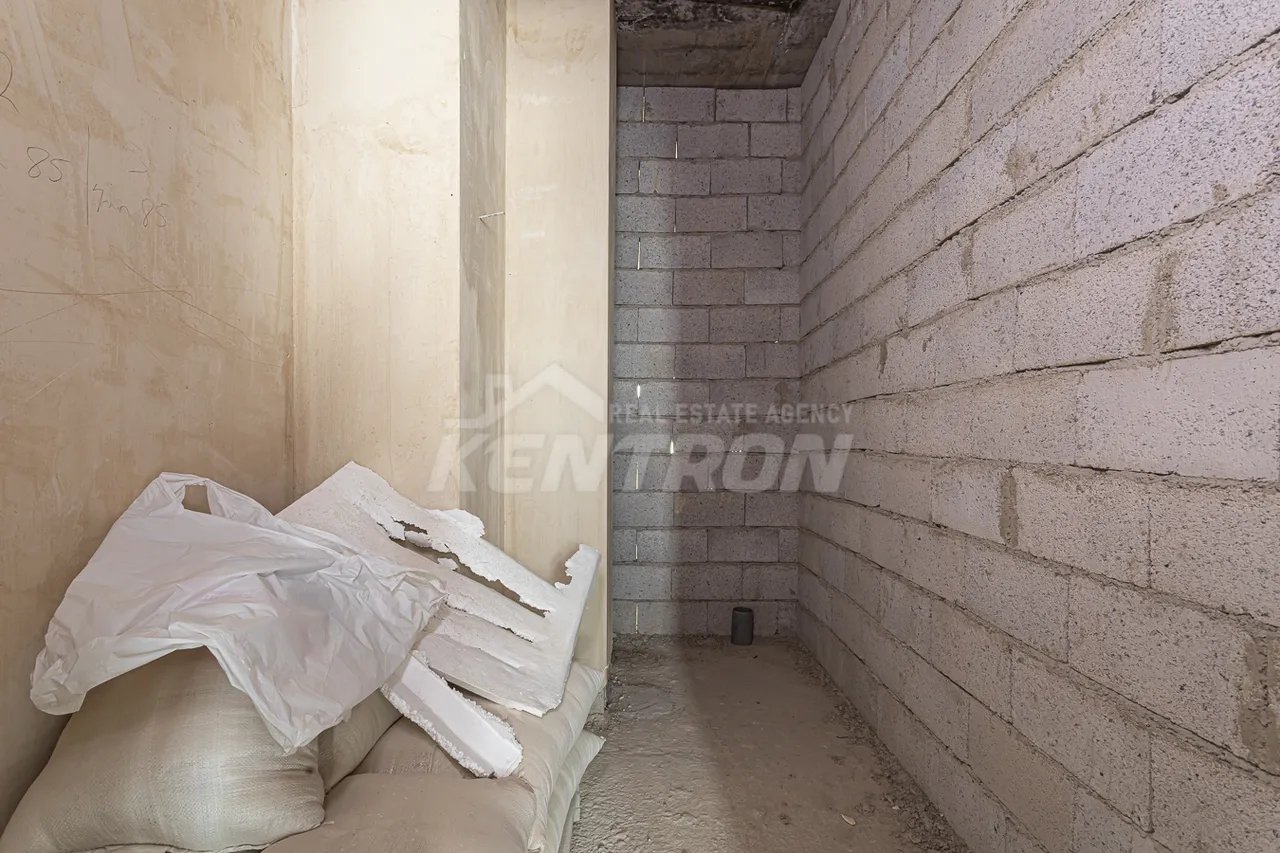 4 bedroom apartment for sale Antarayin St, Center Yerevan, 157990