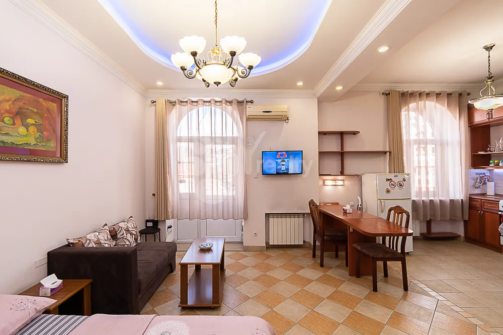 bnakaran/1-senyakanoc/Koryun+St/Center/Yerevan