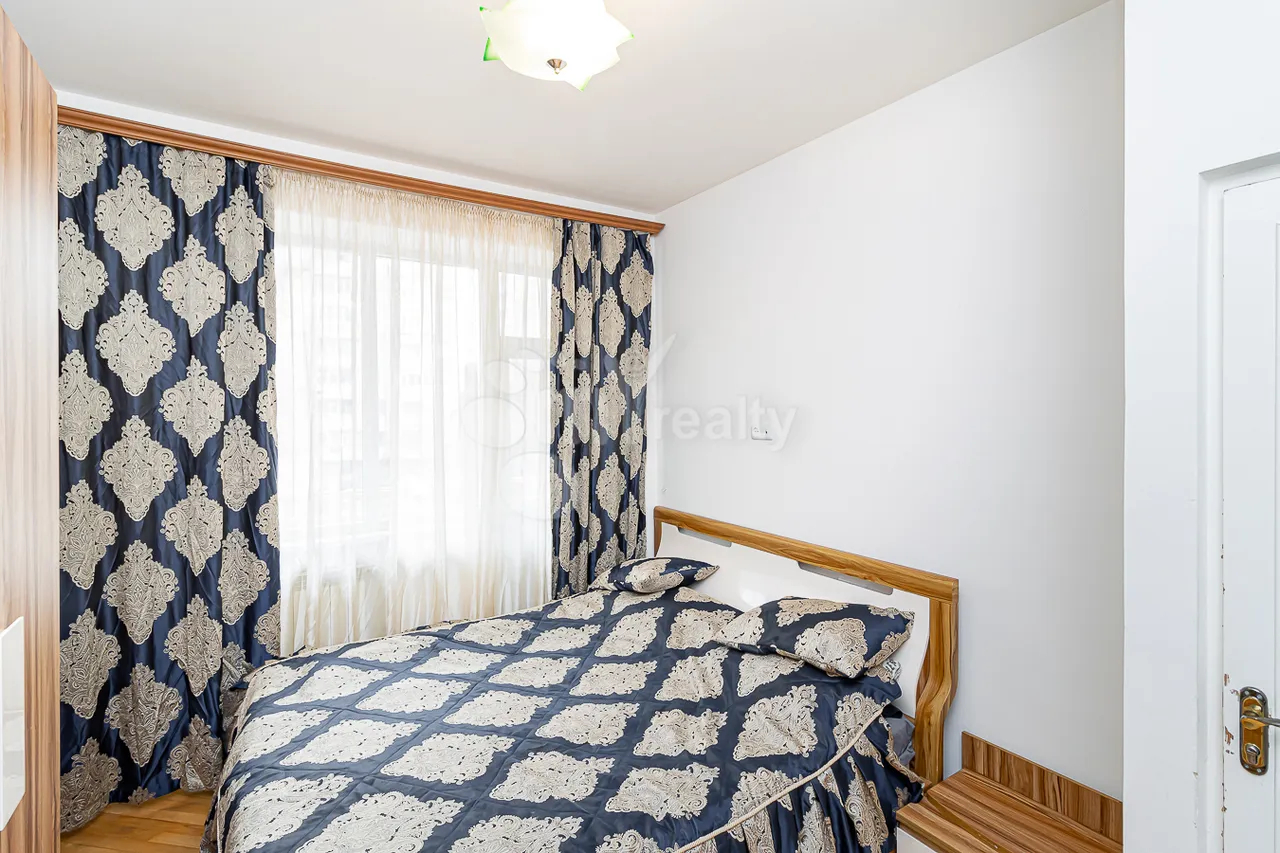 4 bedroom apartment for sale Abovyan St, Center Yerevan, 159935