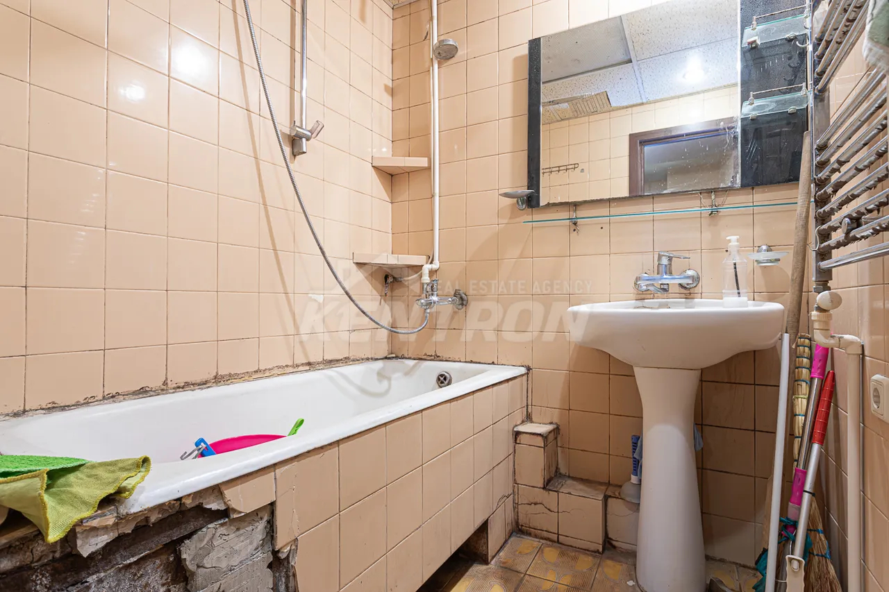 3 bedroom apartment for sale E. Qochar St, Center Yerevan, 157682