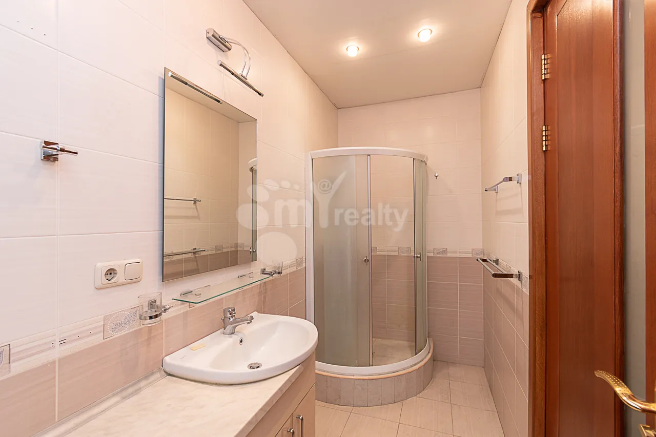 3 bedroom apartment for rent Sarmen St, Center Yerevan, 159736