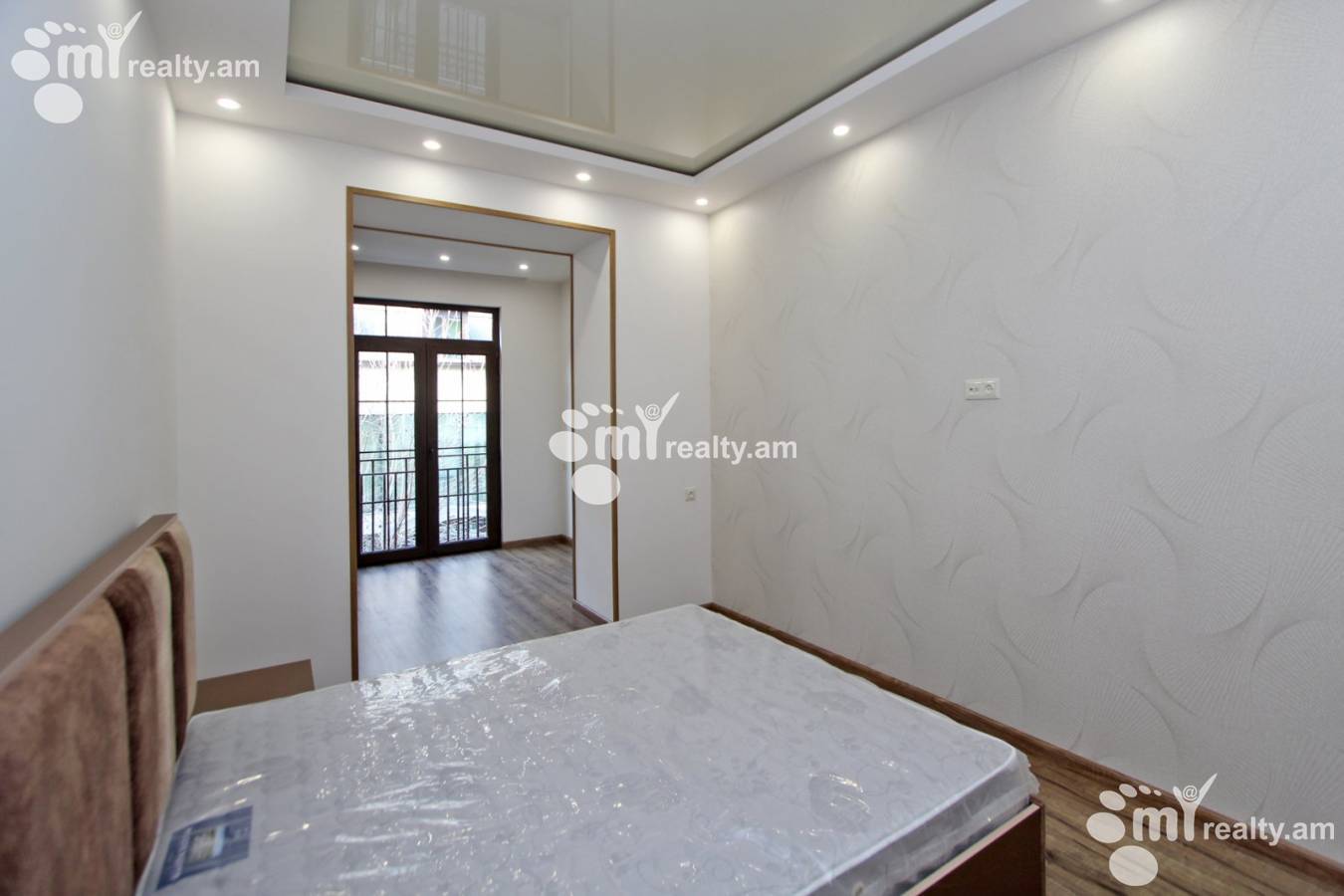 3 bedroom apartment for sale Saryan St, Center Yerevan, 140722