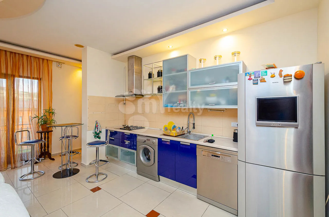 4 bedroom apartment for sale Nalbandyan St, Center Yerevan, 161932