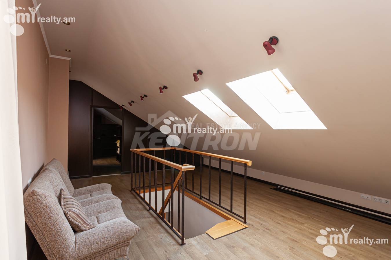 4 սենյականոց բնակարան  Ամիրյան փող, Կենտրոն Երևան, 147829