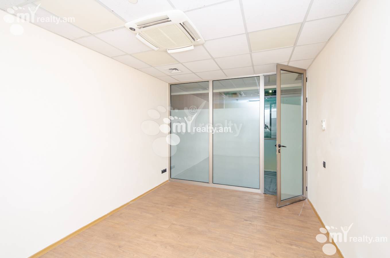 Снять коммерческoе помещение Г.Лусаворич ул, Центр Ереван, 153212
