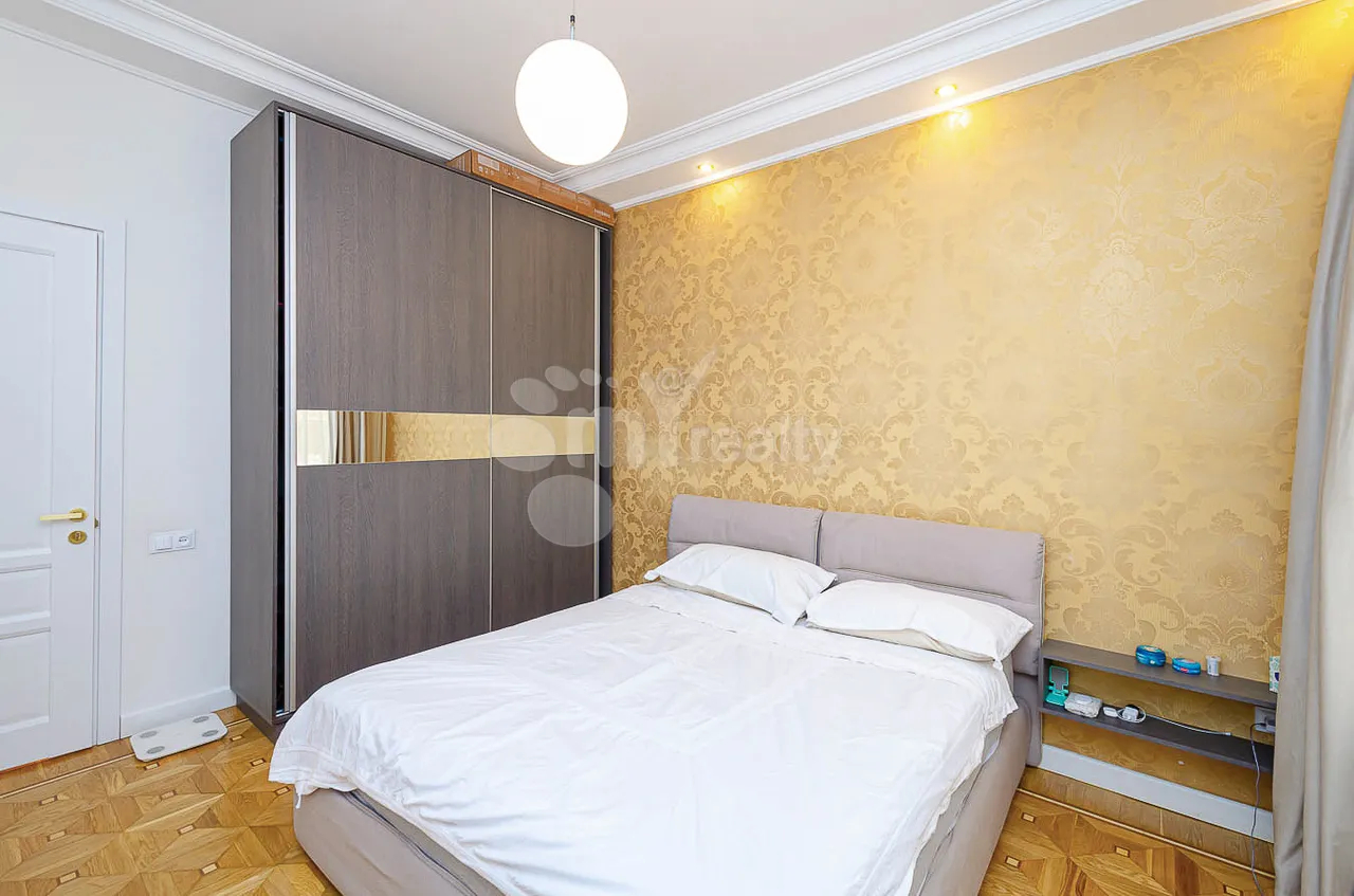 3 bedroom apartment for sale Mashtots Ave, Center Yerevan, 161635