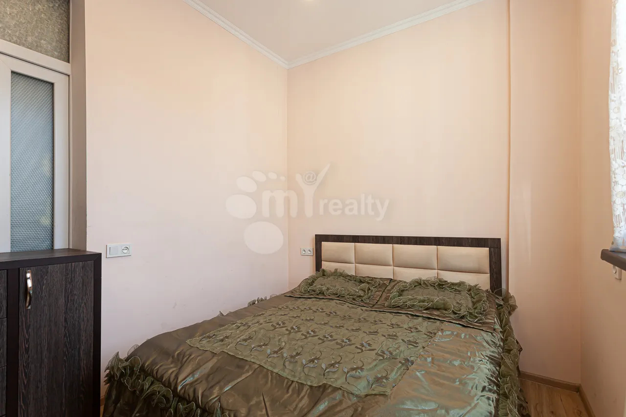 3 bedroom apartment for rent Mashtots Ave, Center Yerevan, 161482