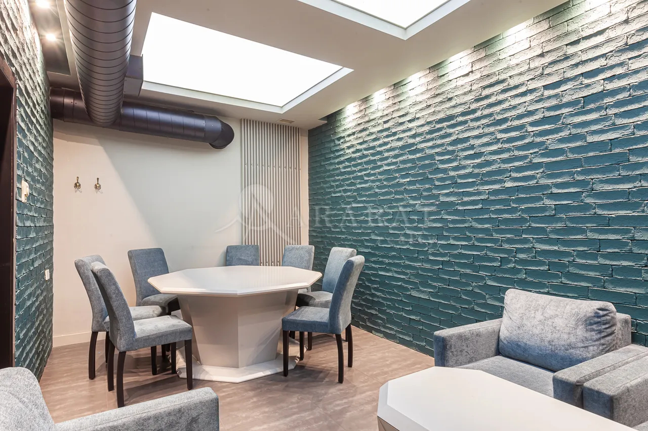 Commercial for sale خیابان چارِنتس, مرکز شهر ایروان, 157294