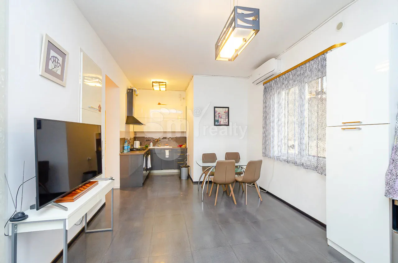 3 bedroom apartment for sale Mashtots Ave, Center Yerevan, 161635