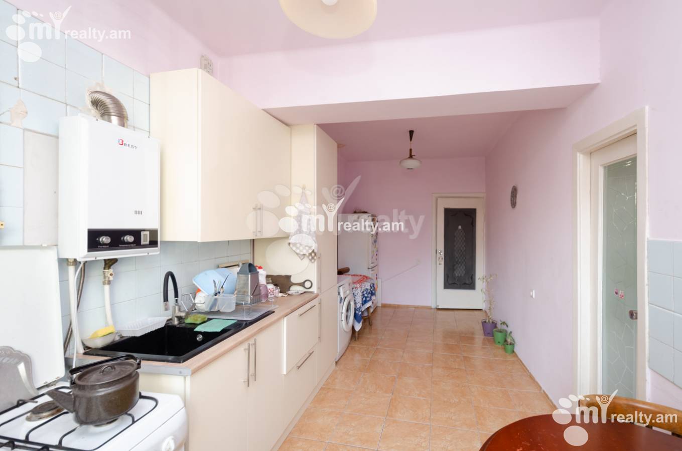 Купить 3 комнатную квартиру Хазар Парпеци ул, Центр Ереван, 138355